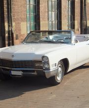 Mit einem Cadillac ist der großer Auftritt garantiert. Als Hochzeitsauto mit viel Platz (bis zu 6 Personen) können auch noch Trauzeugen mitfahren (Freiburg, Karlsruhe Mannheim, Stuttgart und München).