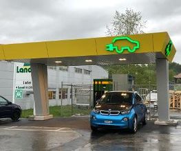 E-Ladestation in Worb; überdacht; 2 x CCS-Combo, max. 150kW
1 x CHAdeMO, max. 50kW