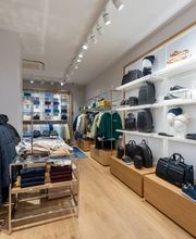 Tommy Hilfiger image 3