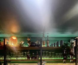 Le Caps Bar image 2