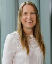 Portrait der Marketingberaterin Marion Rehor von enlinea im Hochformat