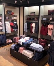 Tommy Hilfiger Outlet image 2