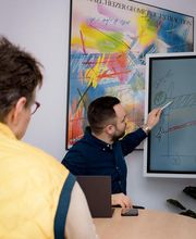 Effektive Service- und Finanzdienstleistungen der Elbers GmbH: Makler Elbers und sein Team sind Experten für Versicherungen, Immobilien und Baufinanzierungen
Die Elbers GmbH ist Ihre zuverlässige Adresse, wenn es um umfassende Service- und Finanzdienstleistungen geht. Unser Unternehmen bietet eine breite Palette von Dienstleistungen, die von Versicherungen über Immobilien bis hin zur Vermittlung von Baufinanzierungen reichen. Unsere Kernwerte sind unabhängige Beratung, hervorragender Service und maßgeschneiderte Lösungen, die den Bedürfnissen unserer Kunden gerecht werden.