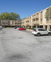 Plaza 93 Apartments image 7