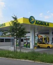 AGROLA Tankstelle mit TopShop in Lonay; station-service AGROLA à Lonay; avec un TopShop kiosque; gelbes Auto unter Dach geparkt