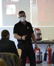 Lehrgang-zum-Brandschutzhelfer.de  Brandschutzhelfer Ausbildung mit Berufsfeuerwehrmännern Bild 10