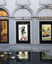 Louis Vuitton Milano Montenapoleone immagine 1