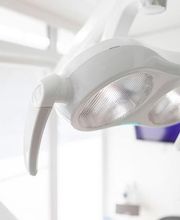 Im Behandlungszimmer bei den Zahnärzten in der Waldsiedlung