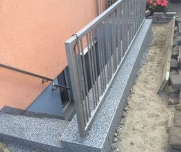 Kellertreppe mit Steinteppich