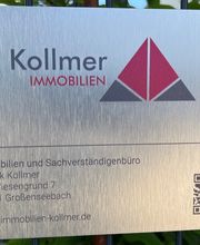 Firmenschild von Kollmer Immobilien am Standort Großenseebach. Dein Immobilienmakler und Sachverständigenbüro vor Ort.