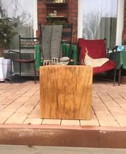 Spezialisten für Massivholzprodukte und Natursteinprodukte für den Innen und Aussenbereich.

Ob für Handwerker oder Händler, Architekten oder Bauherren, wir garantieren Ihnen unkomplizierte, reibungslose & kompetente Zusammenarbeit & beraten Sie gerne telefonisch oder persönlich über die verschiedenen Eigenschaften von Eiche oder Naturstein.

Wir sind spezialisiert in dem Verkauf von erstklassigem Eichenholz und hochwertigen Steinen für eine Vielzahl von Projekten. Unsere Eichenholzprodukte, von stabilen Balken bis hin zu eleganten Terrassen-Dielen, bieten die ideale Grundlage für robuste Konstruktionen und ästhetische Designs wie Holztreppen, Holzpergolen, Holzstegge oder Holterrassen. Ebenso sind unsere Sandsteinprodukte eine exzellente Wahl für Terrassenplatten, die jedem Aussenbereich einen Hauch von Natur und Eleganz verleihen.