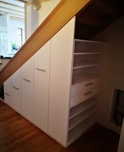 Treppenschrank