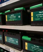 Explorez notre gamme de batteries auto fiables pour des départs sans souci.