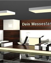 Messestand im Lounge-Design. Beleuchteter Podestboden, individuelle Möbel und abgehängte Deckenfelder. Copyright: Dein Messestand