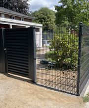 Montage Doppelstabmattenzaun mit Paketbox und Pforter