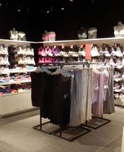 Calvin Klein Jeans Outlet afbeelding 2