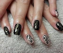 Kosmetik & Nails Bild 8
