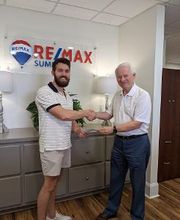 RE/MAX SUMMIT image 9