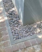 Kiesstreifen ums Haus