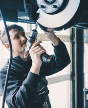 Als Mechatroniker und Lehrlingsausbildner am Werk; Thierry Marending.