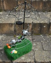 600-20250314-01 Gartenfigur Ameise im Liegestuhl.JPG