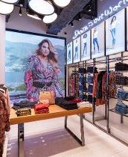GUESS imagen 6