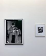 KUNSTHAUS INTERLAKEN | 10. März bis 12. Mai 2024
SCHWANDEN-SANTA MONICA
Fotografische Künstlerporträts vom 19. Jahrhundert bis heute
