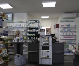 pharmacien-amavita-acacias-caissier