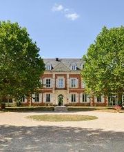 Logis Hôtel Domaine de Valaudran image 2