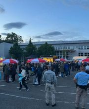 Das Swiss All Security Sicherheitsteam führt auf Baustellen tägliche Rundgänge durch und protokolliert den Baufortschritt, um mögliche Gefahren rechtzeitig zu identifizieren. Durch regelmäßige Überprüfung von Zäunen, Absperrungen und Sicherheitsmaßnahmen stellen sie einen sicheren Arbeitsbereich für das Baupersonal sicher.