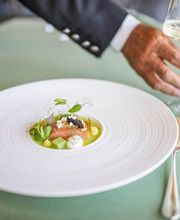 Hauptgericht mit Weinbegleitung im Gourmetrestaurant Silberdistel.