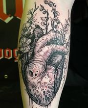 Bloody Dogs Tattoo & Piercing Siegburg Inh. Robert Pongrácz Bild 3