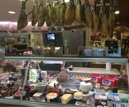 charcuteria-catering-feli-coruna-jamones-04-g.jpg