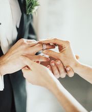 Ihre Goldschmiede in Zürich und Wetzikon erschafft wunderschöne Trauringe ganz nach Ihren Vorstellungen.