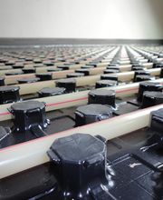 Regatherm Noppensystem - überzeugt durch die rasche Ein-Mann-Verlegungstechnik mit Druckknopfprinzip; insbesondere bei außergewöhnlichen Grundrissen und/oder kleinen Raumgrößen sind realisierbar.