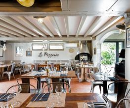 La Pizzeria image 4