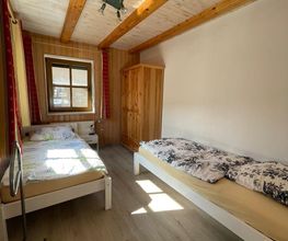 kleineres Schlafzimmer Ferienwohnung unten