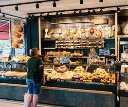 Junge Die Bäckerei. Bild 14