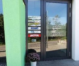 Kfz-Technik Stumpf GmbH - unser Eingangsbereich "Herzlich Willkommen"