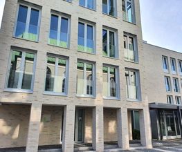 2020 wurden Umbau und Sanierung des Ev. Kreiskirchenamtes Hamm erfolgreich abgeschlossen.
Es ist ein helles, freundliches Haus, mit vielen bodentiefen Fenstern – einladend und voller Transparenz. Es ist behindertengerecht und wurde energetisch saniert und technisch nachgerüstet. Es liegt im Lutherviertel, direkt gegenüber der Jugendkirche.