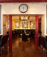 Mister Wong Basel Bahnhof SBB Innen