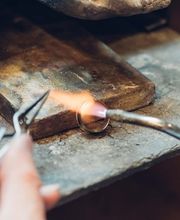 Trauringen, Partnerringen, Schmuck und Uhren.