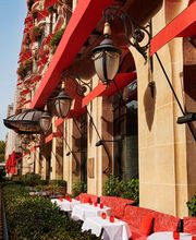 Hotel Plaza Athénée La Terrasse Montaigne façade landscape avenue Montaigne