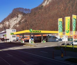 AGROLA Tankstelle in Stans mit TopShop - überdacht mit mehreren Tanksäulen