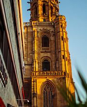 We are Mauritius, gutes Essen schmeckt noch besser, wenn man es teilt! Lachen, anstoßen, genießen – genau so geht ein perfekter Tag im Mauri. Ob mit der Crew, der Family oder deinem Lieblingsmenschen – hier dreht sich alles um gemeinsame Genussmomente.