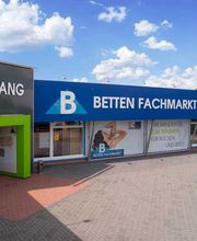 Im Bettenfachmarkt Meyer und Zander finden Sie alle Komponenten für gesunden, erholsamen Schlaf: Matratze, Unterfederung, Kissen und Zudecken werden von unseren zertifizierten Schlafberaterinnen und ihrem Team individuell auf jeden Kunden abgestimmt. In unserem Bettenfachmarkt in Nienburg an der Weser stimmen wir die Schlafzimmermöbel perfekt auf Ihre Bedürfnisse ab, um entspannten Schlaf zu garantieren.