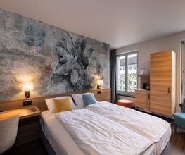 Hotel Kino Bar, Loge AG Bild 13