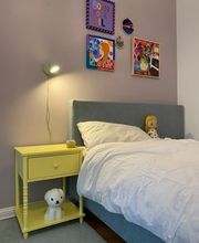 Von Kinderträumen zu Teenager-Vibes: Dieses Zimmer haben wir mit Liebe zum Detail verwandelt. Modernes Design trifft auf frische Farben – eine Wohlfühloase, die zum Träumen, Lernen und kreativ Sein einlädt.
