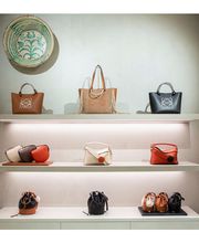 LOEWE La Rinascente Florence – Women’s Accesories immagine 6