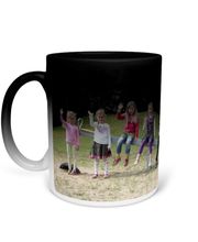 Zaubertasse mit Foto bedrucken Zaubertasse bedrucken. Gestalte Deine Ideen mit eigenen Fotos, Logos und den Namen Deiner Freunde. Der Aufdruck wird erst sichtbar, wenn ein heißes Getränk eingefüllt wird. So oft Du willst!